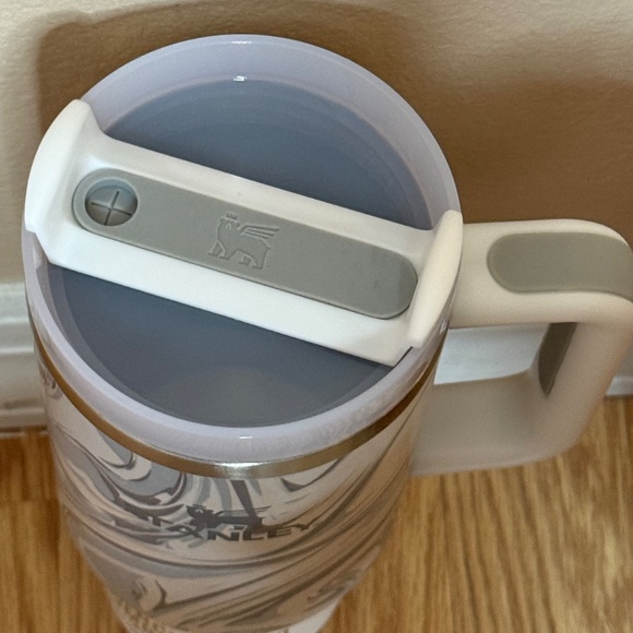 Stanley Cup White Marble 40 Oz Flowstate Tumbler H2.0 The Quencher - Picture 9 of 10